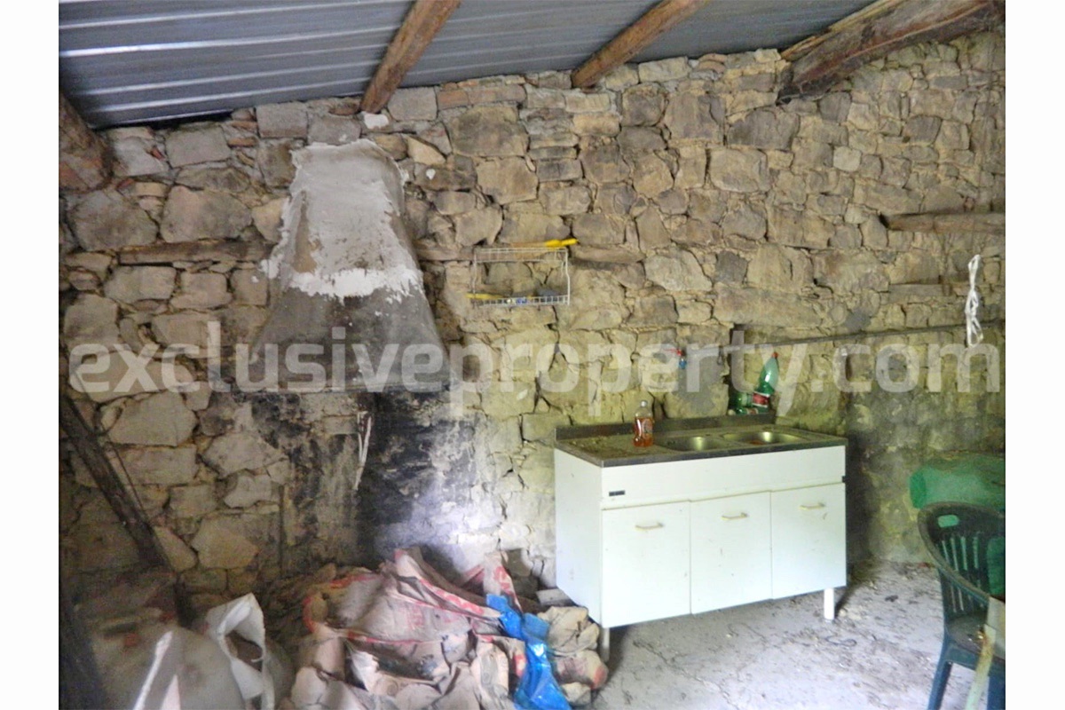 Stone house located in the countryside of Guilmi for sale in Abruzzo region
