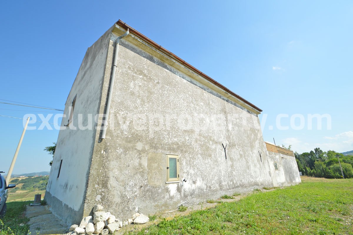 Detached house with land and large terrace valley view for sale in Italy 5