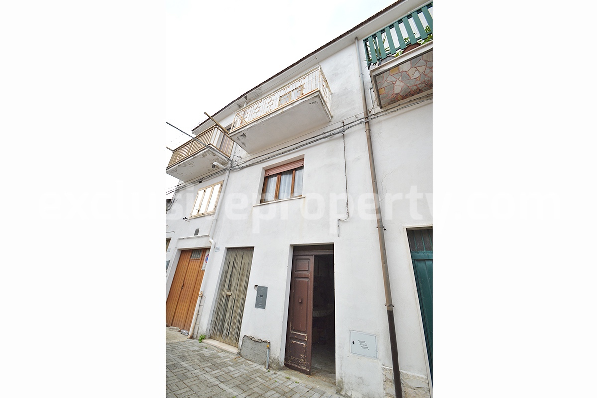 Town house with cellar for sale in the Molise Region - Tavenna 1