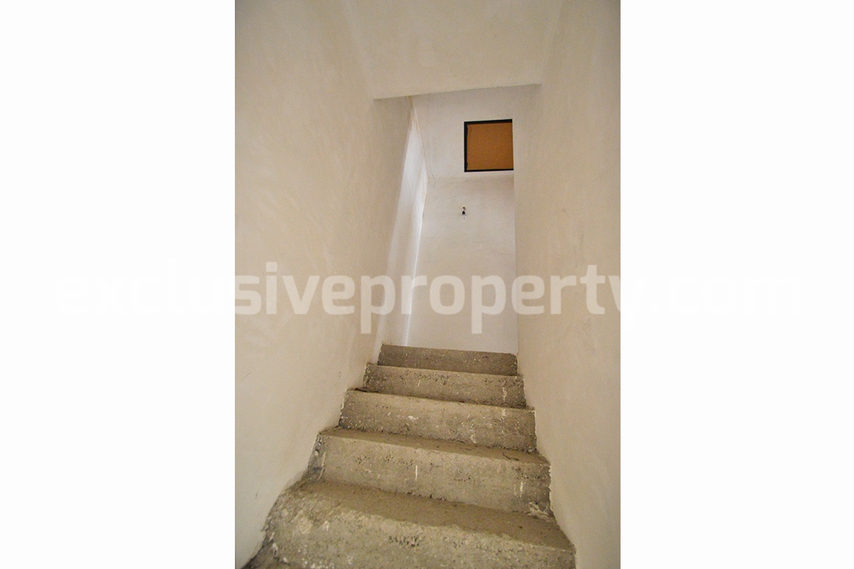 Inexpensive stone house for sale in Molise - Tavenna - Italy
