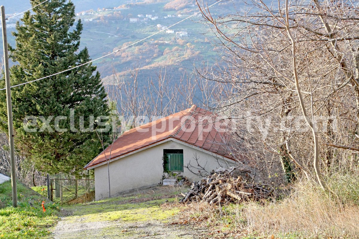 Country house surrounded by greenery with hilly views  for sale in Molise 8