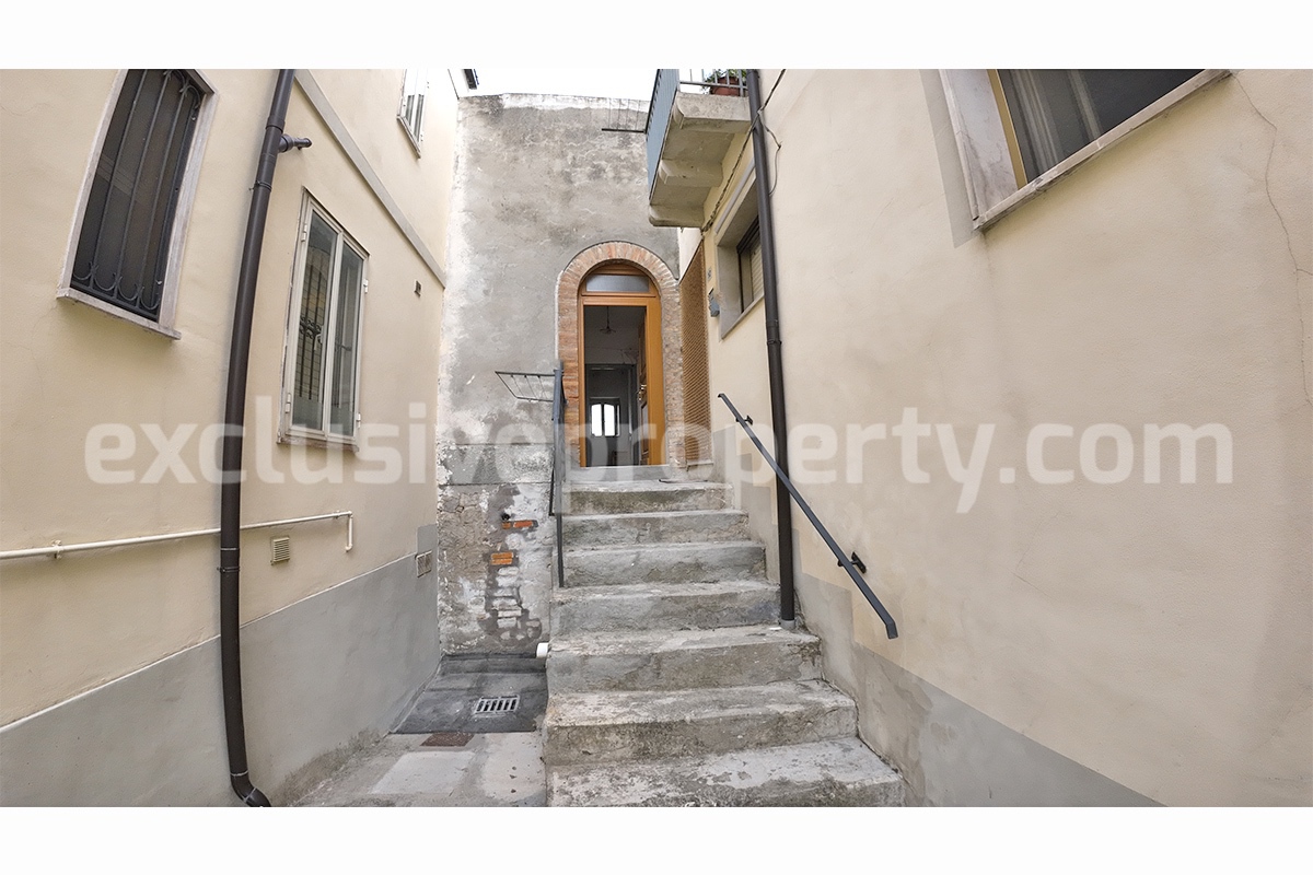 Property bargains in Italy - Property with panoramic view for sale Abruzzo