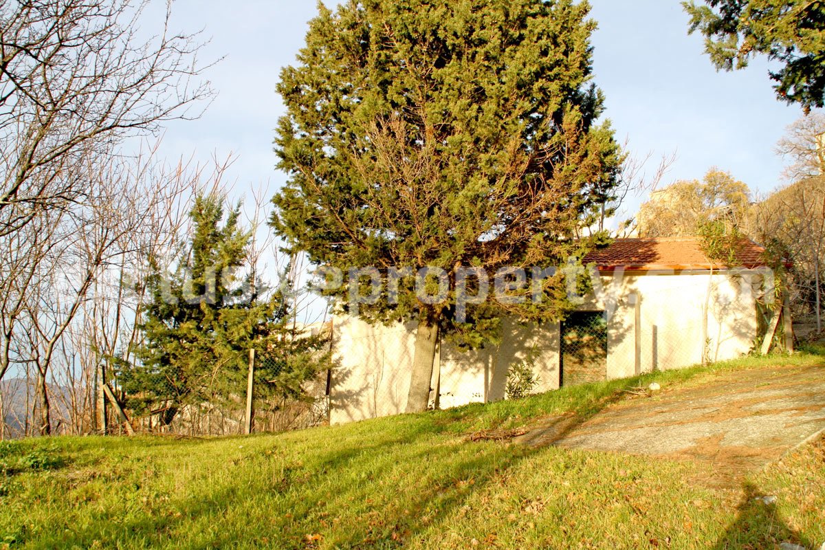 Country house surrounded by greenery with hilly views  for sale in Molise 6