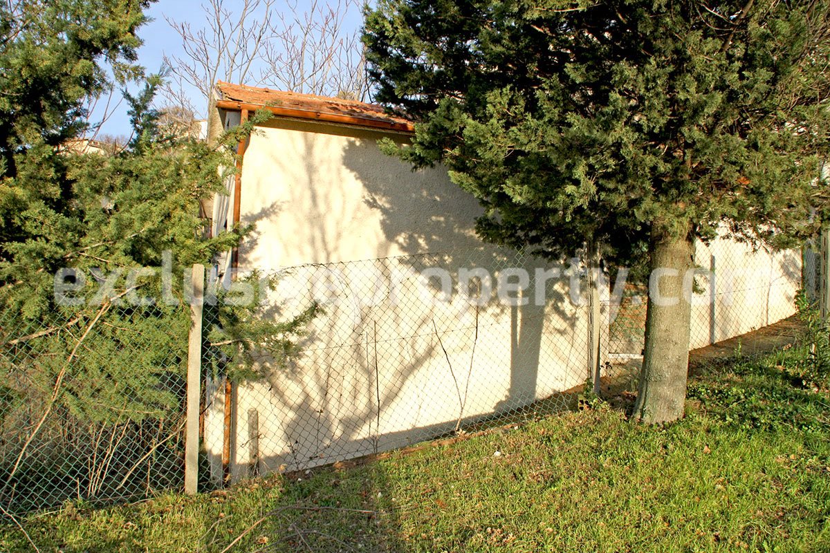 Country house surrounded by greenery with hilly views  for sale in Molise 7
