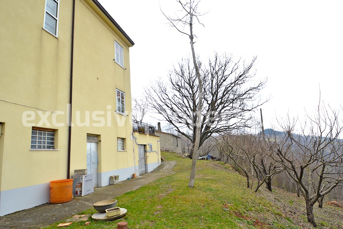 Property with land independent garage and panoramic terrace in Abruzzo 2