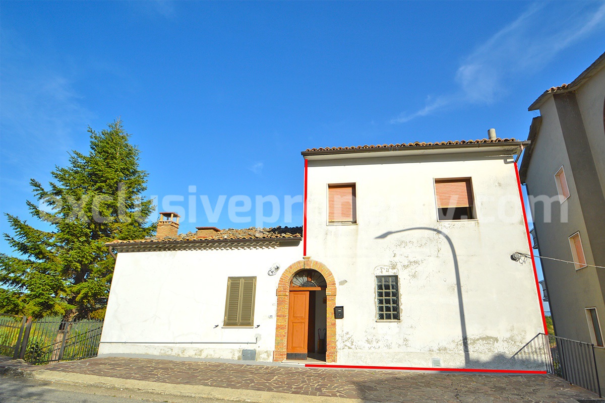 Habitable town house with garden for sale in Carunchio - Abruzzo 3