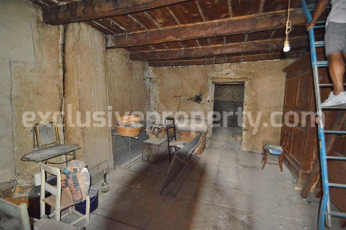 Historic stone building from the end of the 19th century for sale in Abruzzo