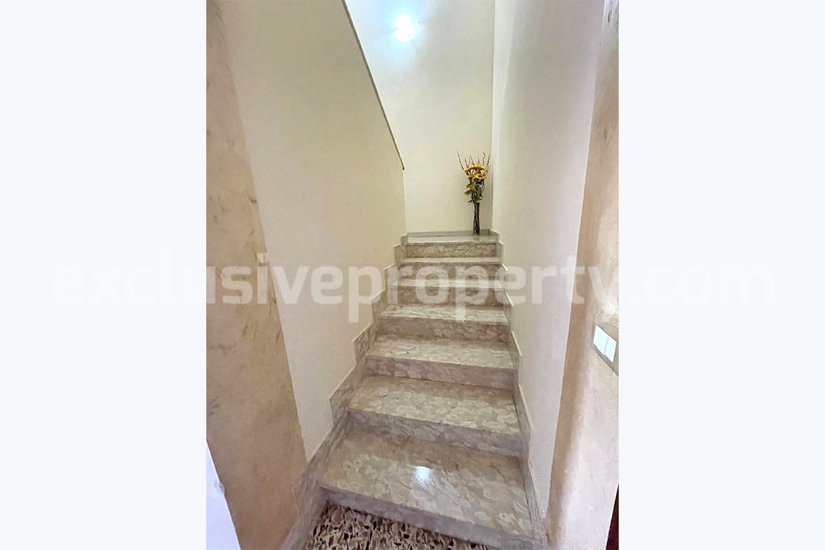 Perfect condition town house with terrace and garage for sale in Molise - Busso