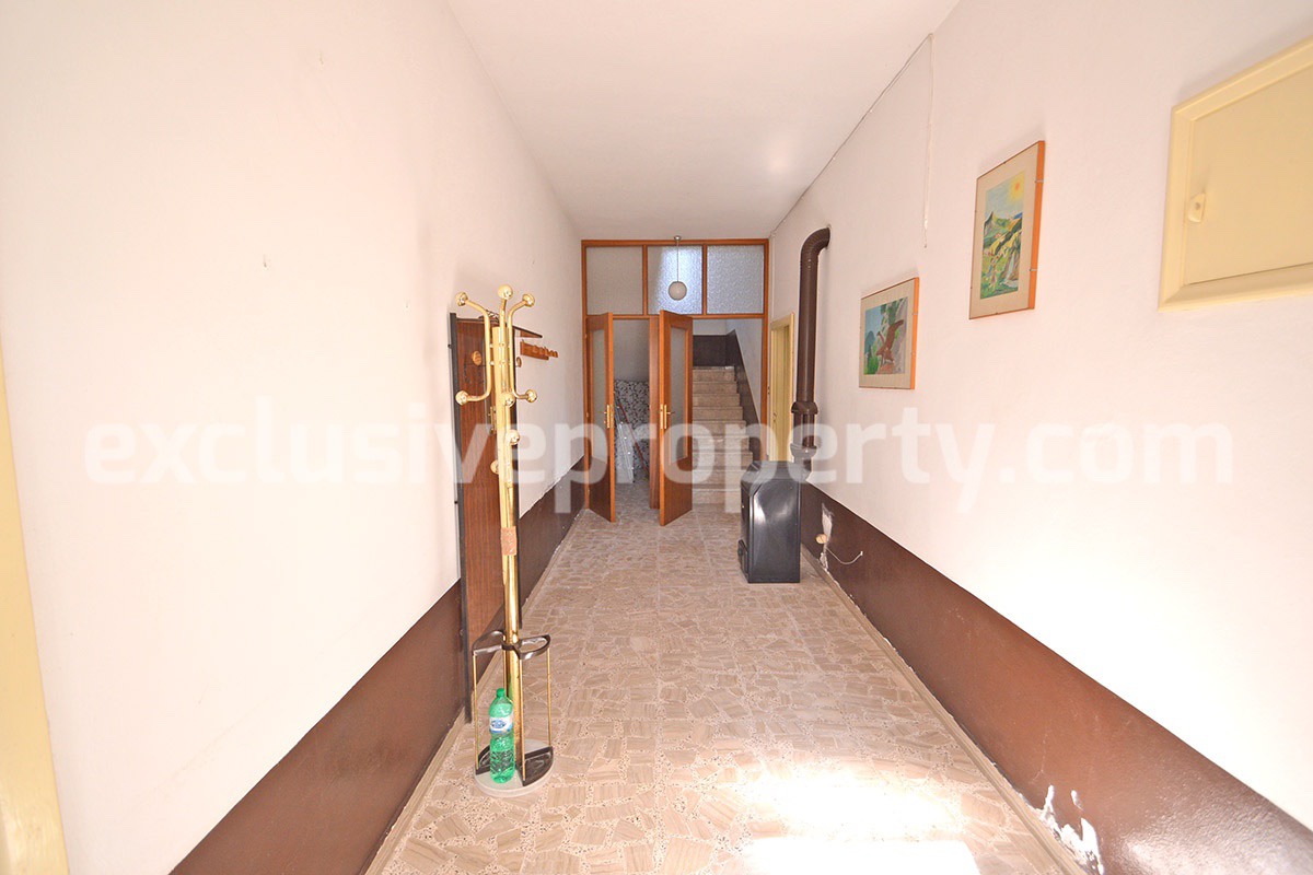 Spacious house with land and garage for sale in the Abruzzo Region 8