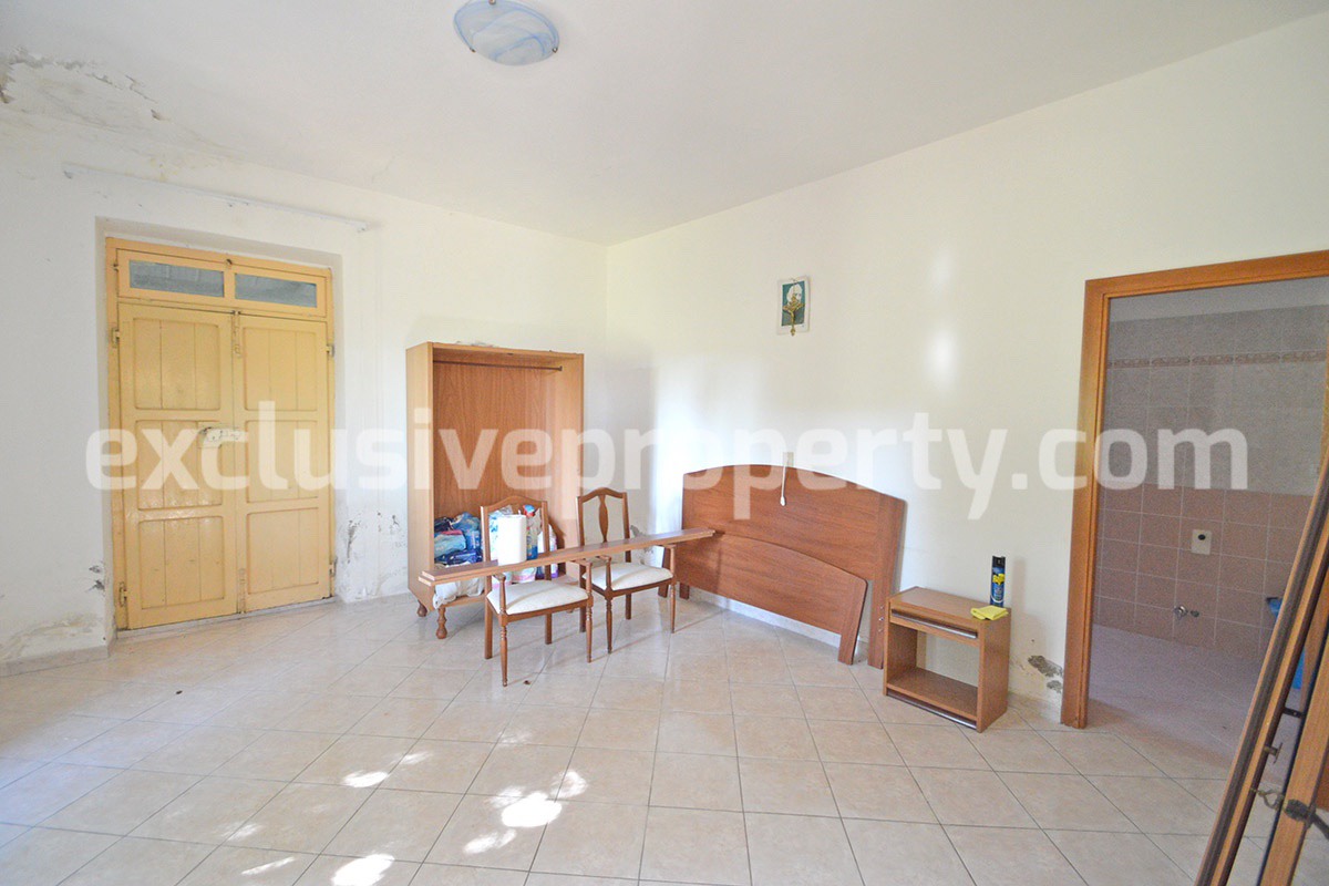 Spacious house with land and garage for sale in the Abruzzo Region 5