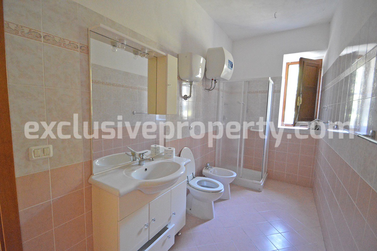 Spacious house with land and garage for sale in the Abruzzo Region