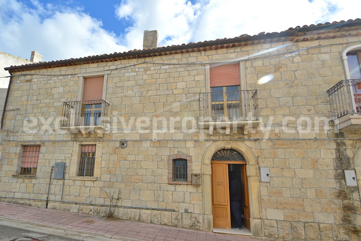 Traditional stone house with terrace and fenced garden for sale in Molise