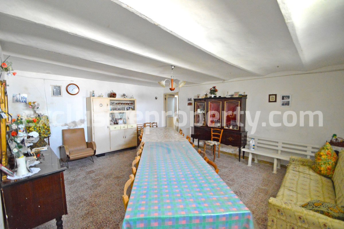Detached house with land and large terrace valley view for sale in Italy 10