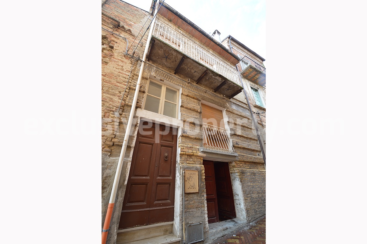 Brick house with terrace in an Italian historic center village - Abruzzo 1