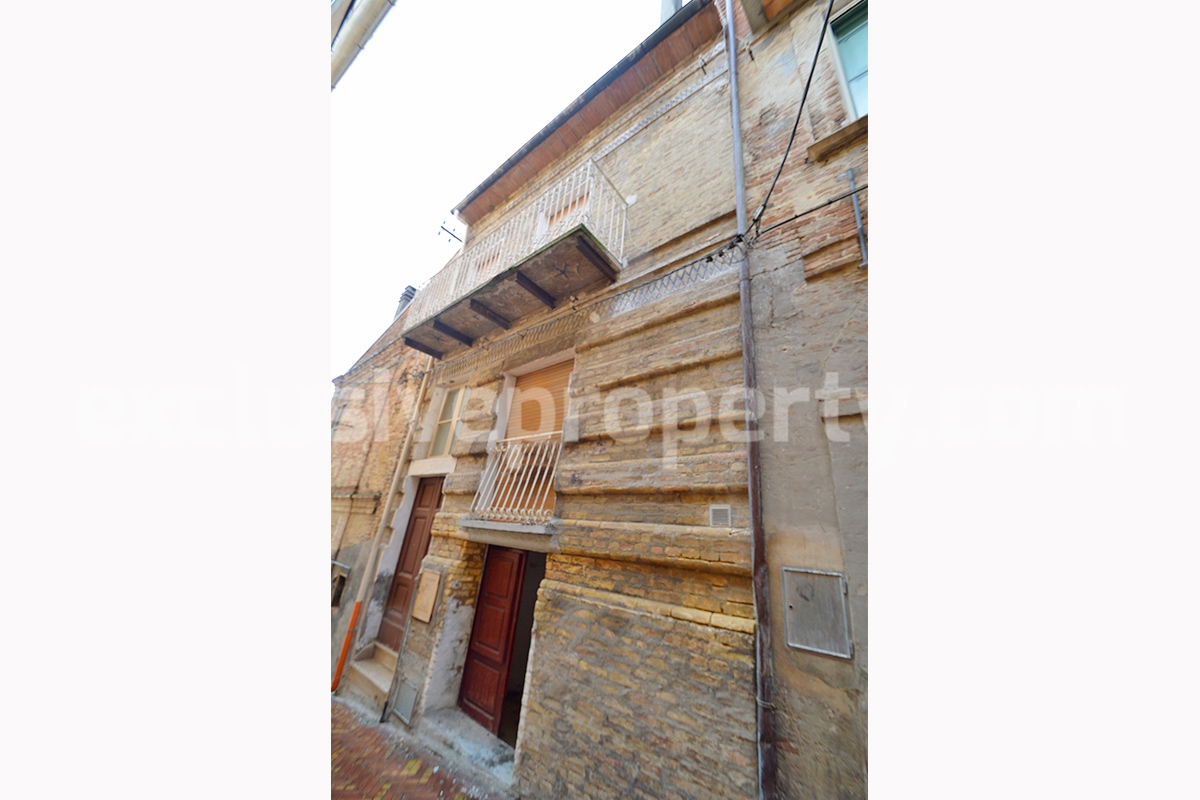 Brick house with terrace in an Italian historic center village - Abruzzo 2