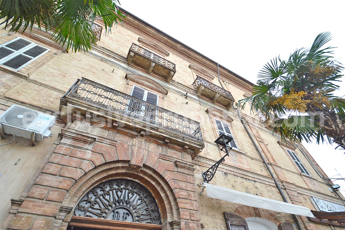 Spacious apartment in an historic building in the center of Casalbordino - Abruzzo 3