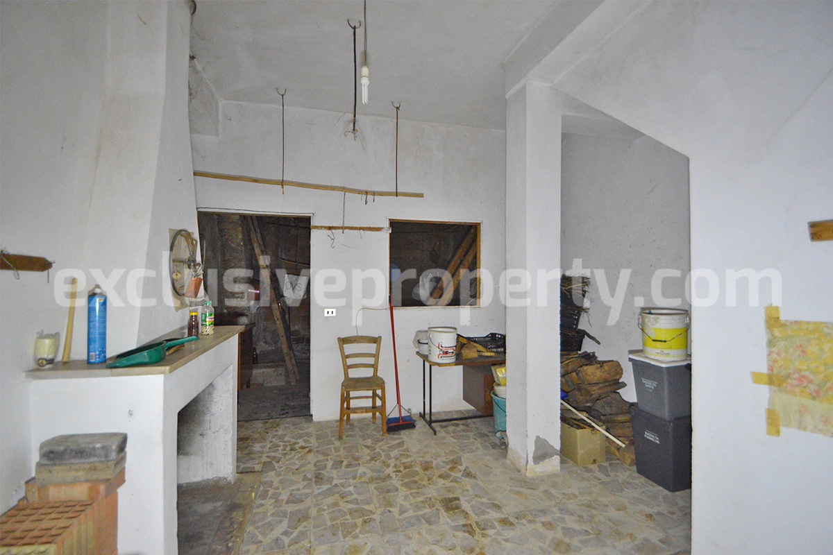 Habitable property with cellar a few km from the sea in Abruzzo