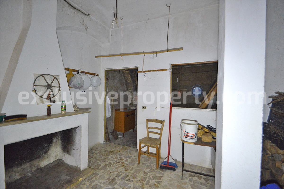 Habitable property with cellar a few km from the sea in Abruzzo