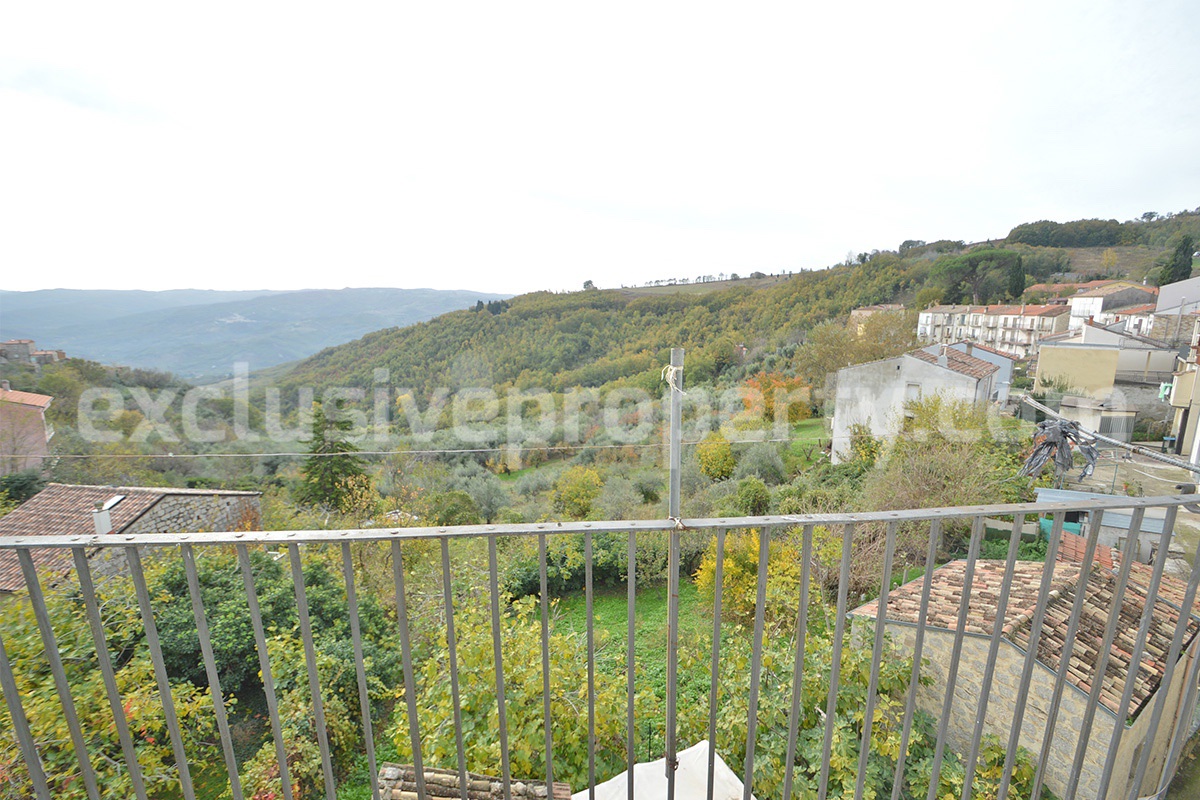 Stone house in perfect condition and garden for sale in Molise - Italy