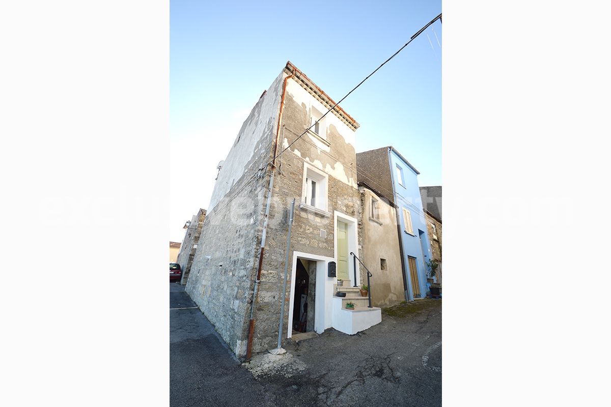 Lovely town house built in stone with sea view and garden for sale in Italy - Molise region