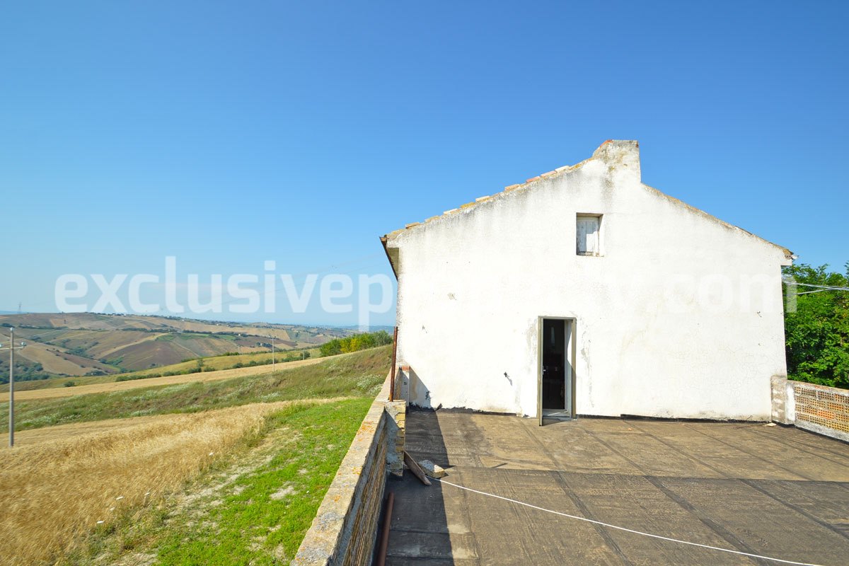 Detached house with land and large terrace valley view for sale in Italy 18
