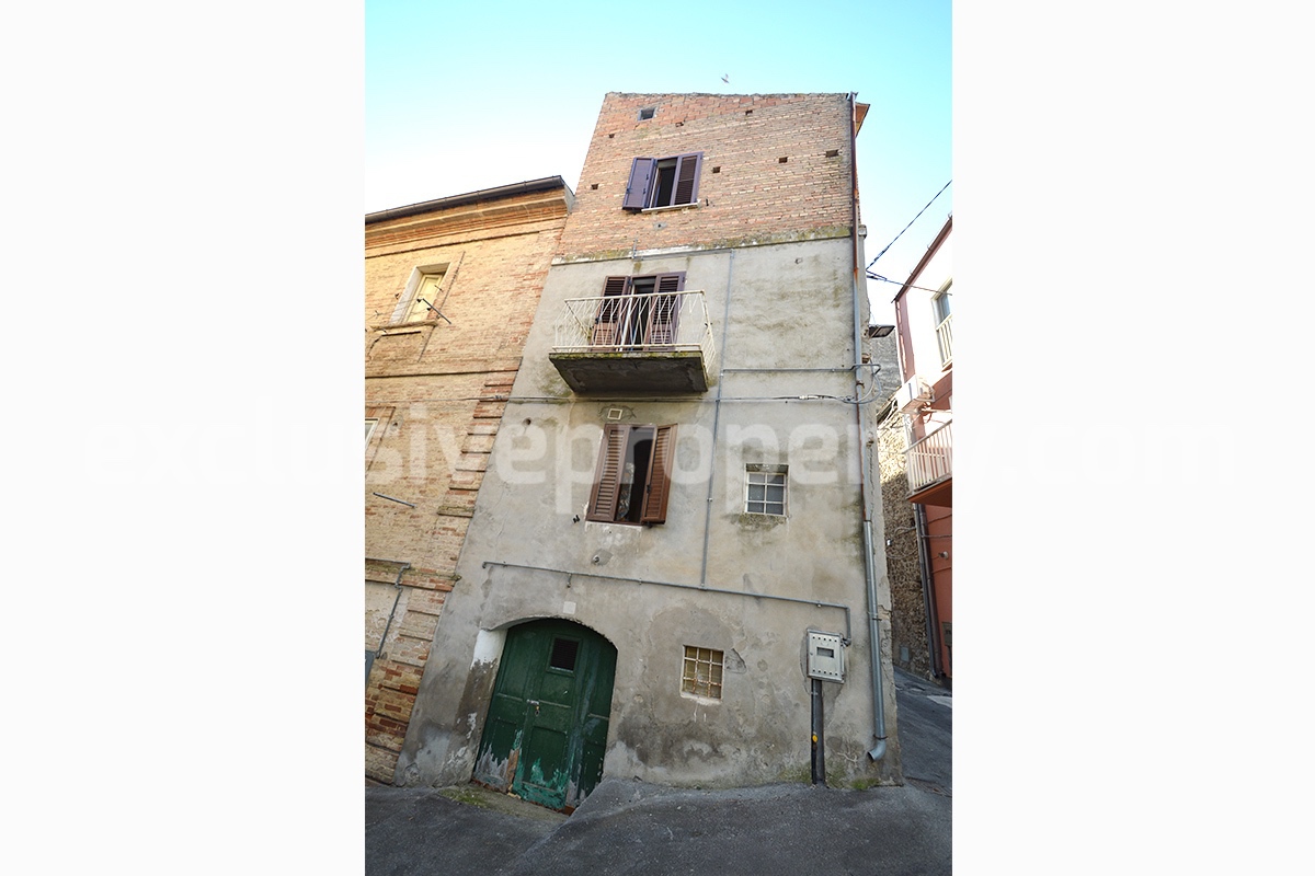 Rustic brick town house for sale near the sea in Monteodorisio - Abruzzo