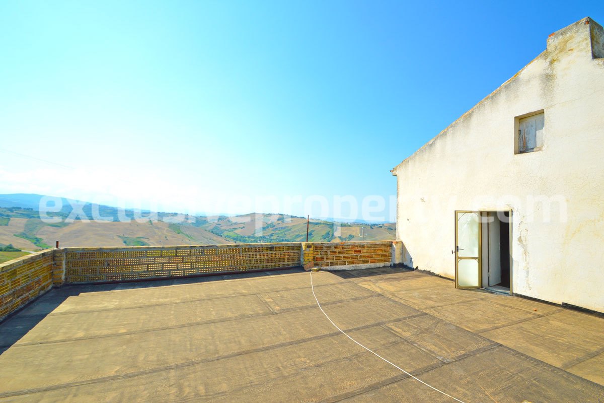 Detached house with land and large terrace valley view for sale in Italy 19