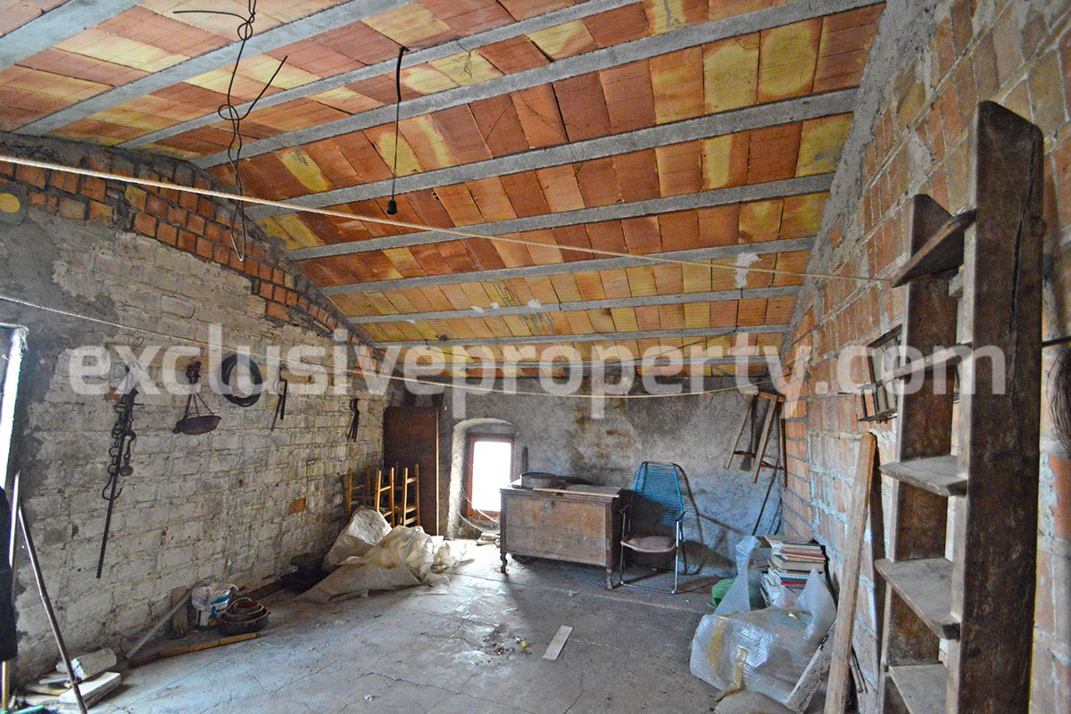 Historic building with panoramic terrace for sale in Molise 20