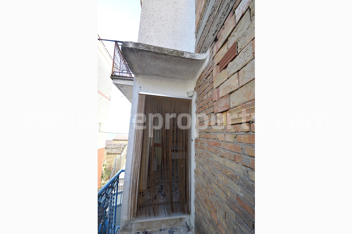 Cheap house with hill view for sale in Italy - Molise - Tavenna - Buying a house in Italy