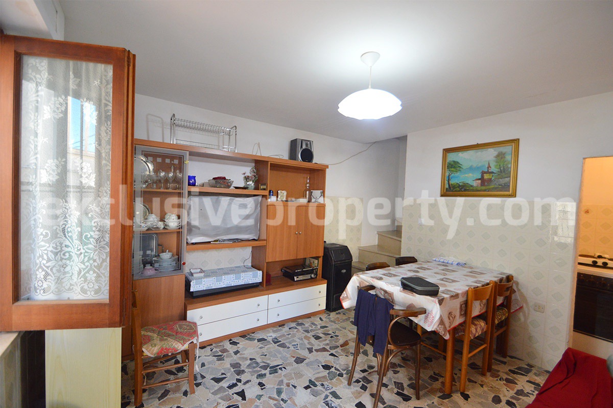 Cheap house with hill view for sale in Italy - Molise - Tavenna - Buying a house in Italy
