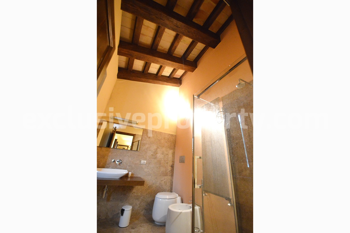 Old farmhouse completely renovated with swimming pool for sale in Italy - Abruzzo