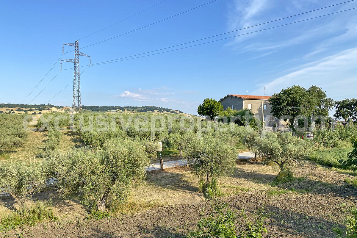 Beautiful Villa for sale in Italy with garden and sea view - close to the beaches