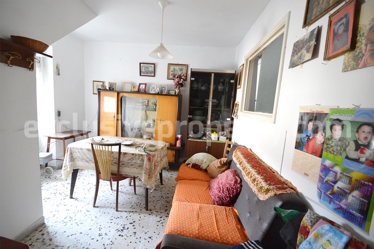 Spacious house with low-cost outdoor space for sale in Italy - Molise - Lupara