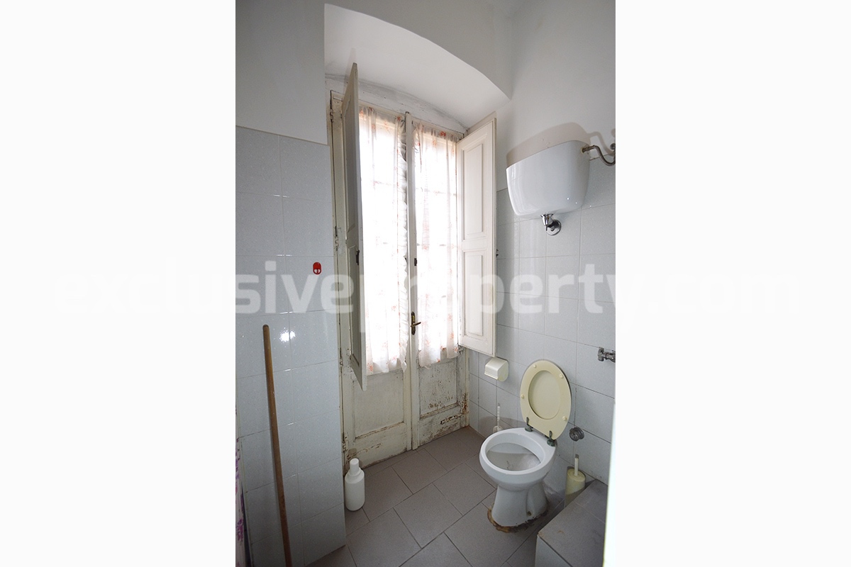 Old spacious stone house with garage and terrace - cheap for sale in Italy - Molise