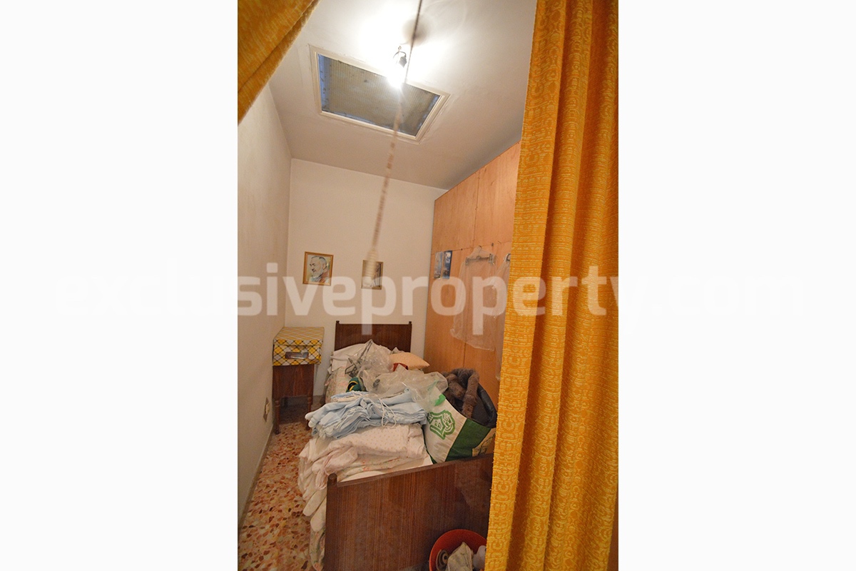 Cheap property for sale - Habitable house with balconies and two bedrooms in Italy