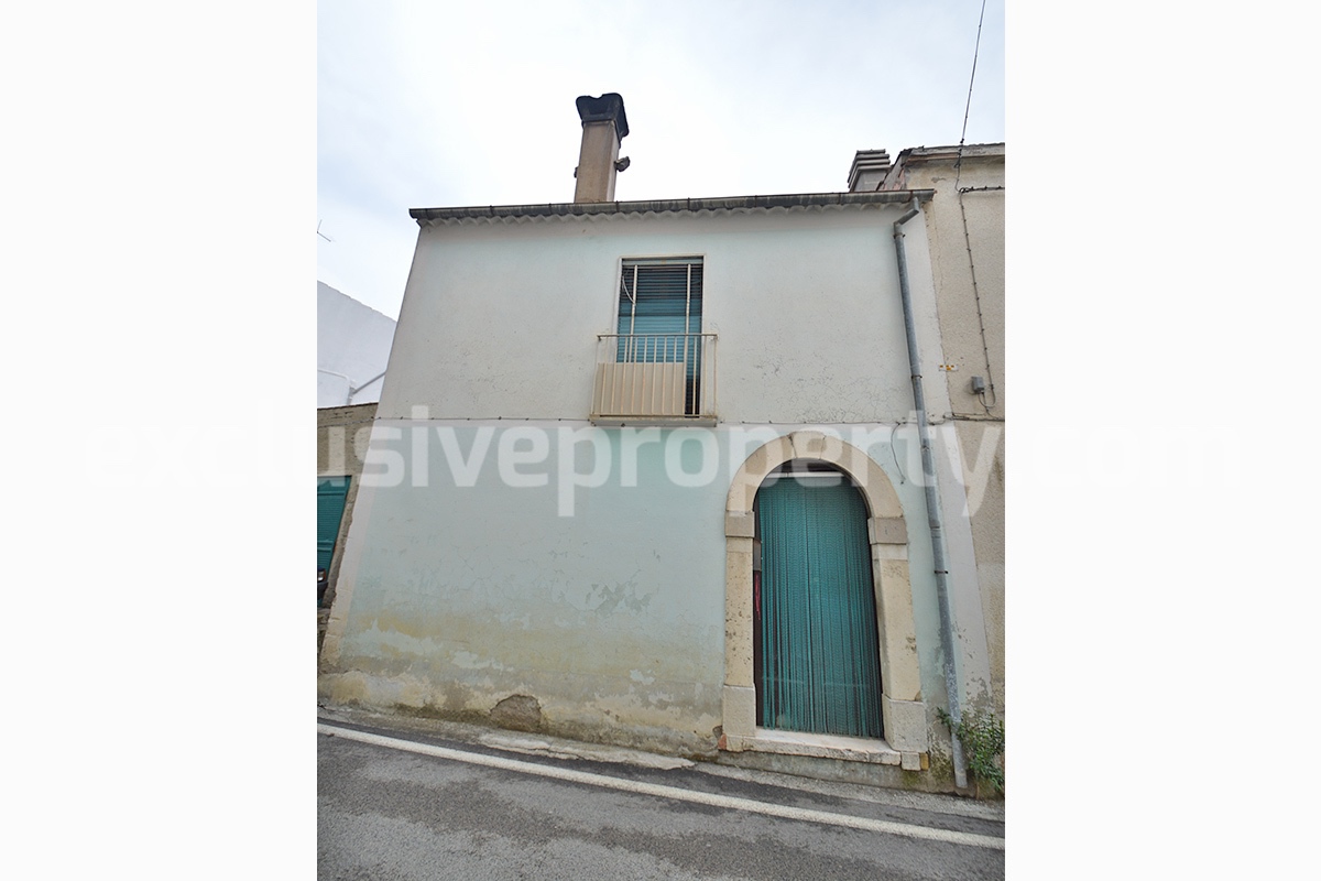 Habitable stone town house in the historic centre for sale in Italy - Molise -Lucito