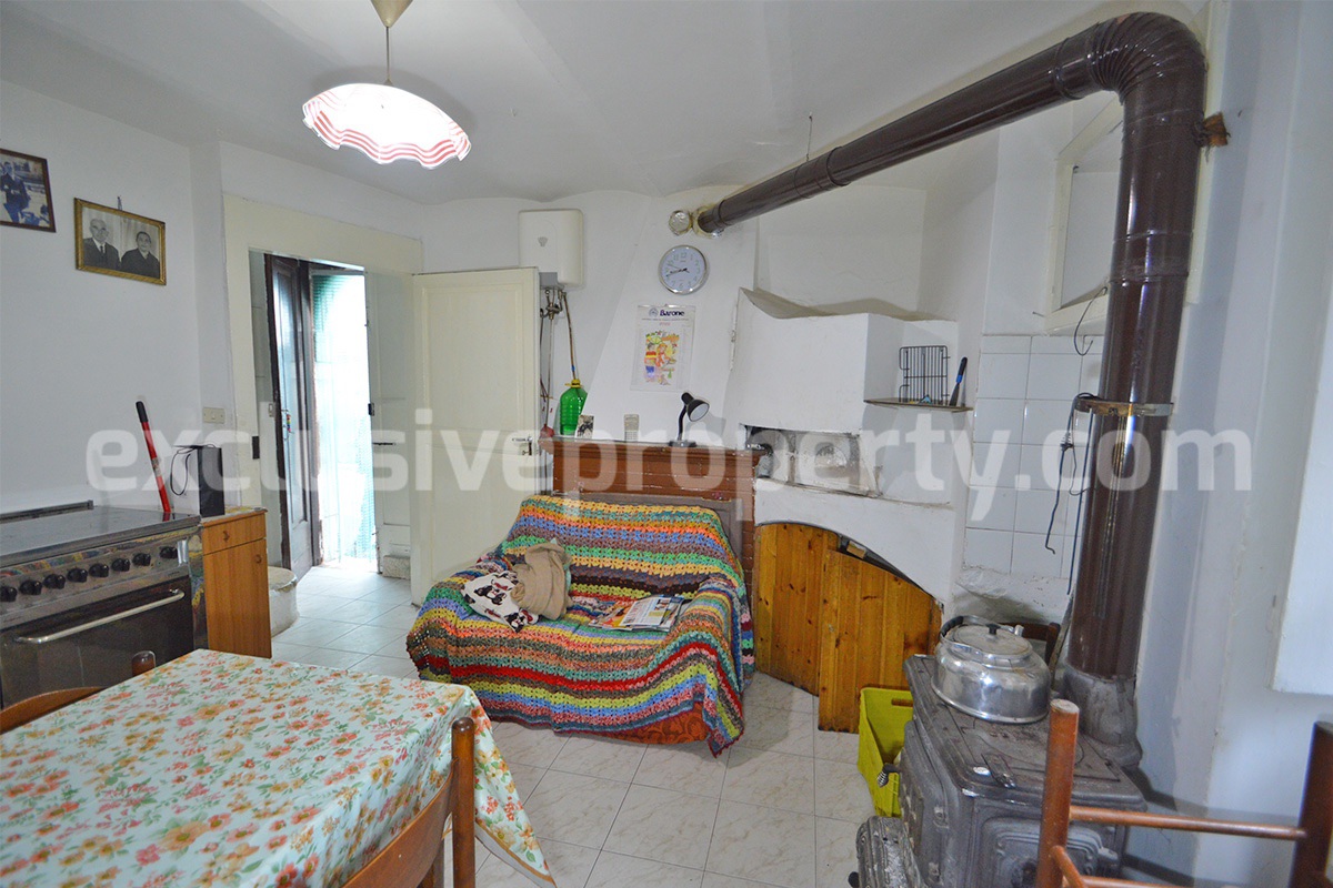 Habitable stone town house in the historic centre for sale in Italy - Molise -Lucito