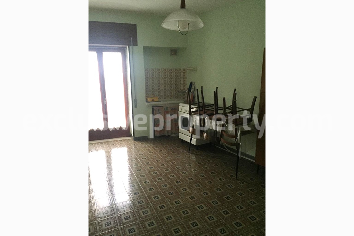 Large town house with garage for sale in Italy - Molise - Roccavivara