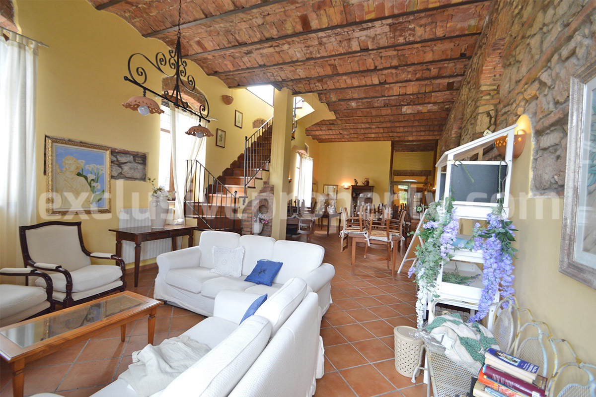 Old stone farmhouse from the early 1800s for sale in Molise