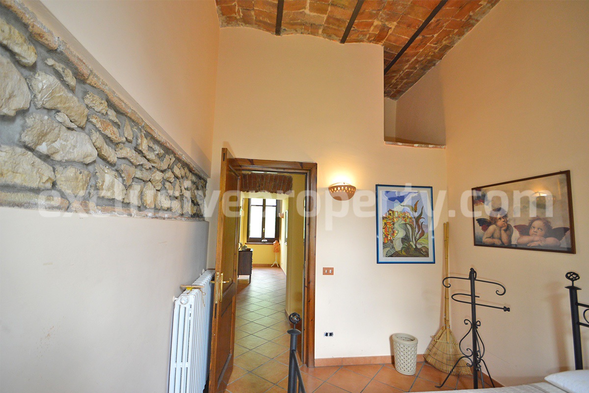 Old stone farmhouse from the early 1800s for sale in Molise