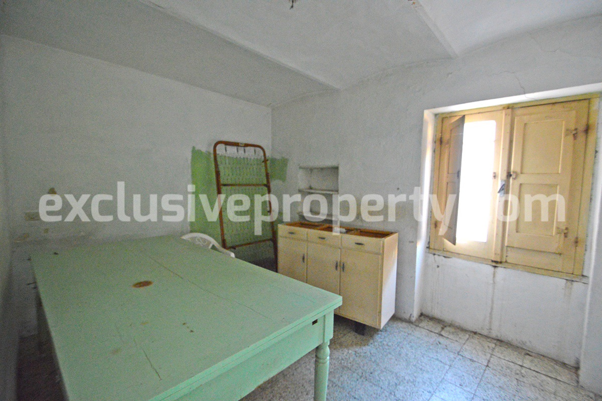 Town house with new roof for sale in the Abruzzo Region - Italy 5