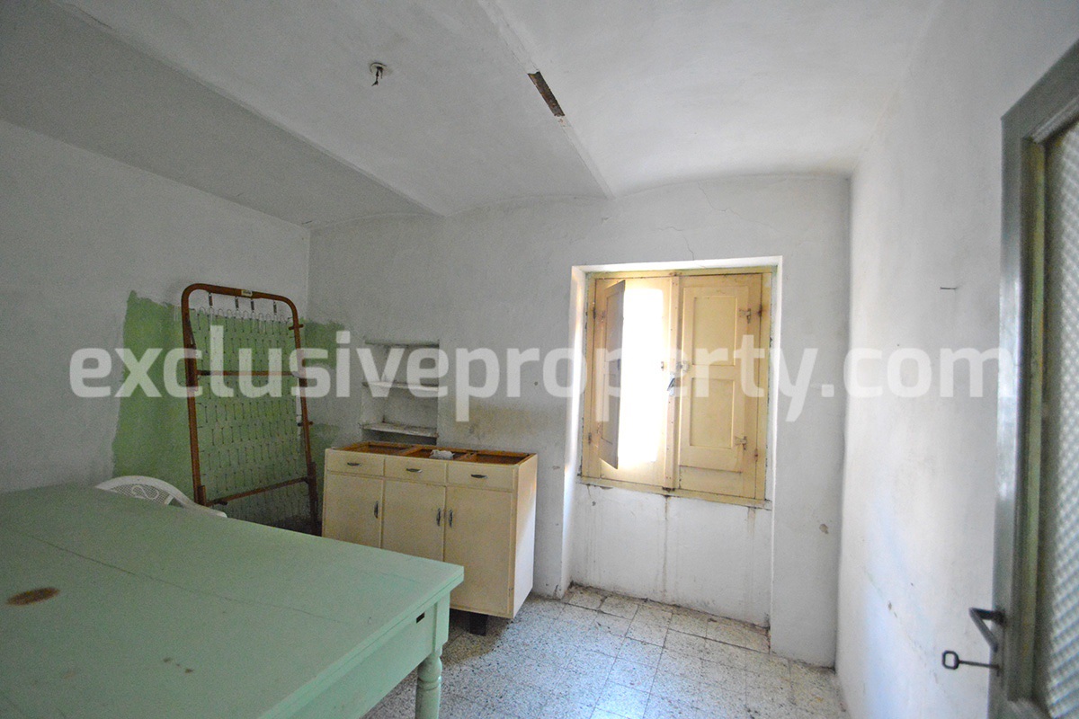 Town house with new roof for sale in the Abruzzo Region - Italy 6
