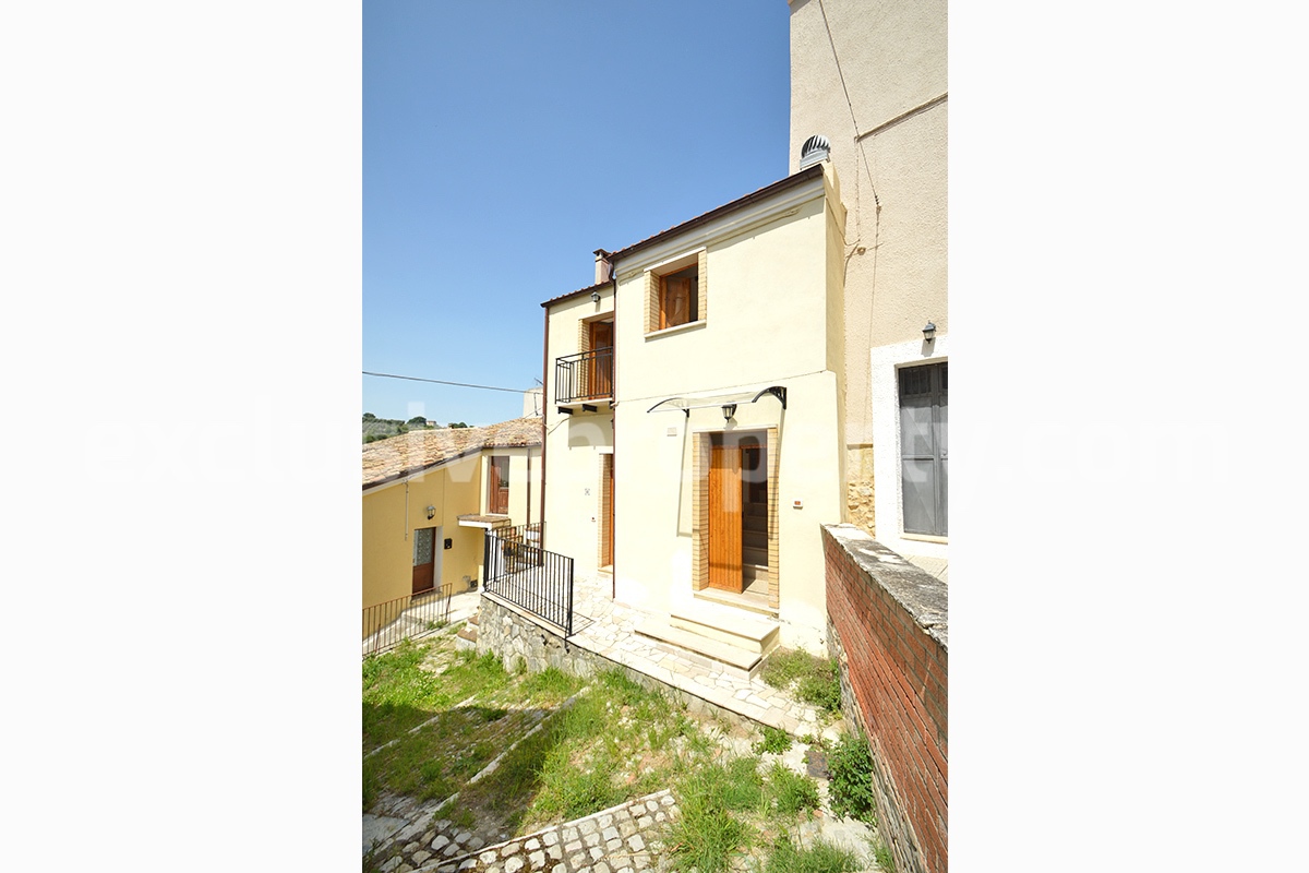 Renovated and habitable townhouse with outdoor space for sale in Molise - Larino