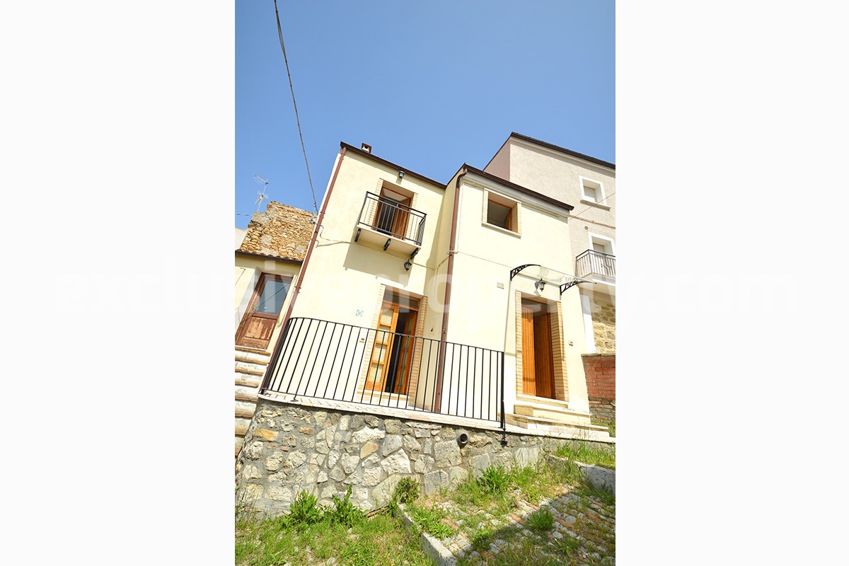 Renovated and habitable townhouse with outdoor space for sale in Molise - Larino