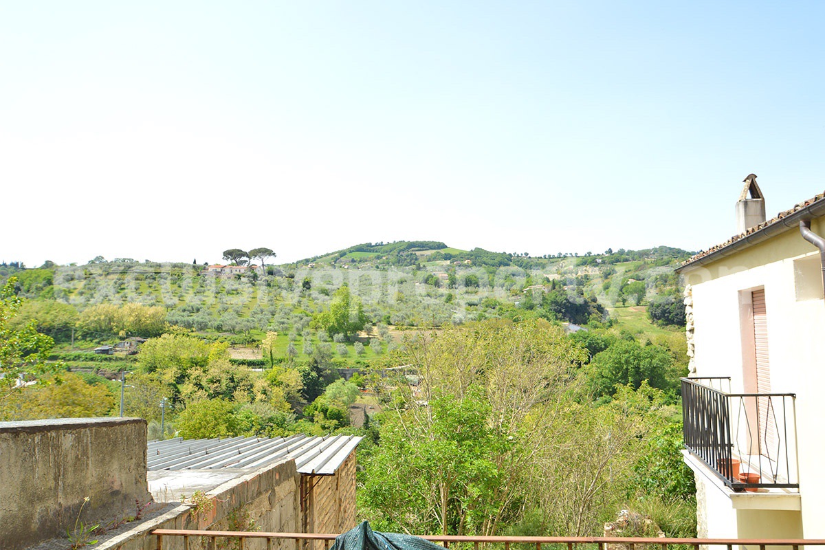 Renovated and habitable townhouse with outdoor space for sale in Molise - Larino