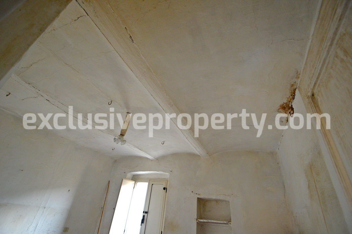 Town house with new roof for sale in the Abruzzo Region - Italy 10