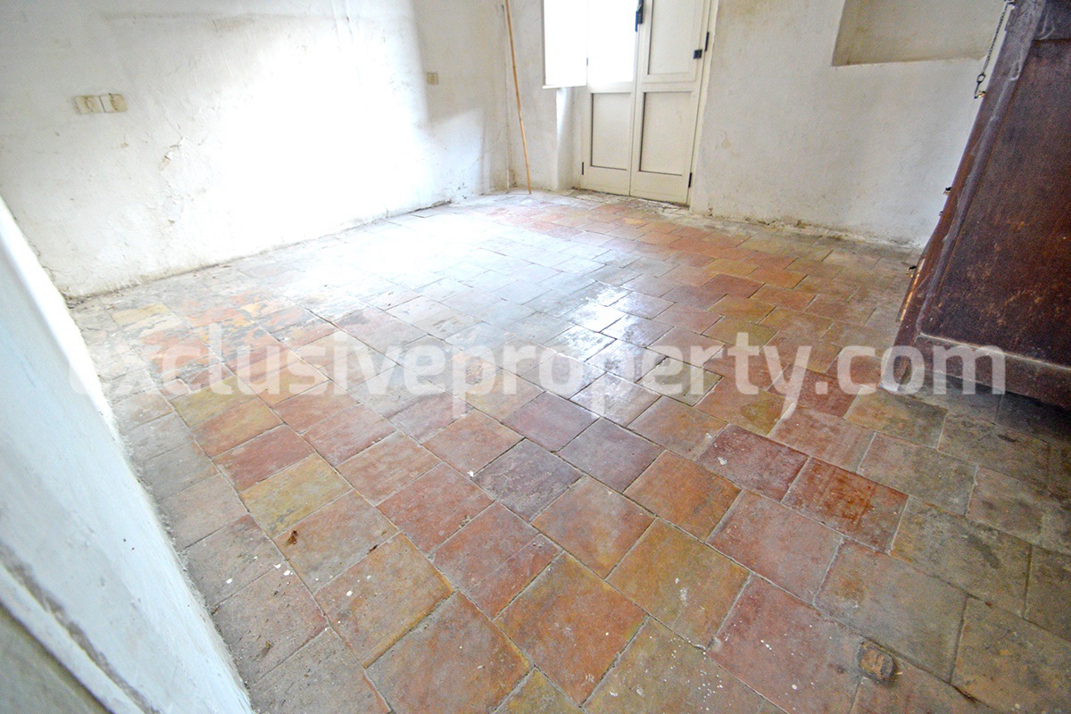 Town house with new roof for sale in the Abruzzo Region - Italy 11