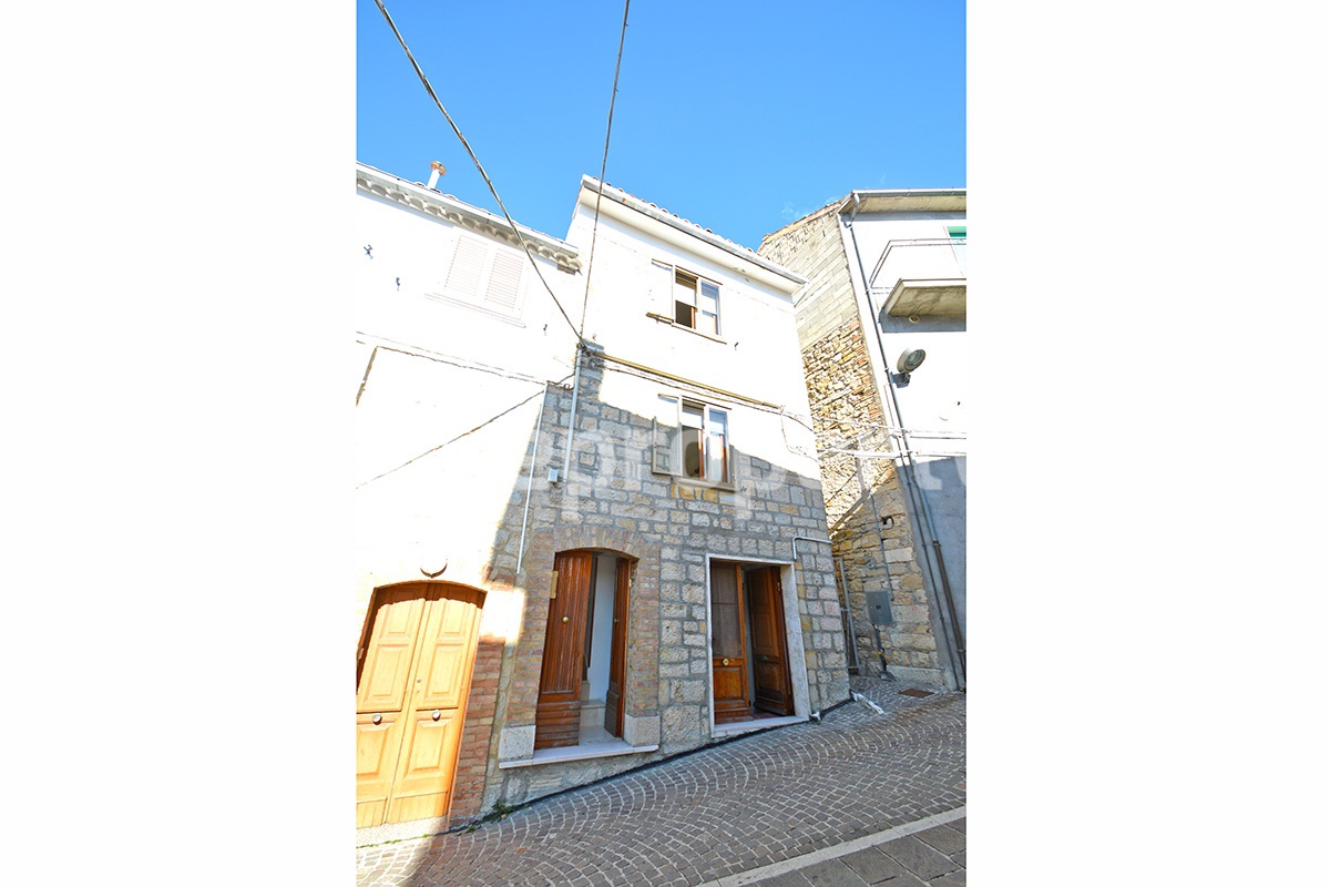House with terrace for sale 45 min from the Adriatic coast - Italy 1