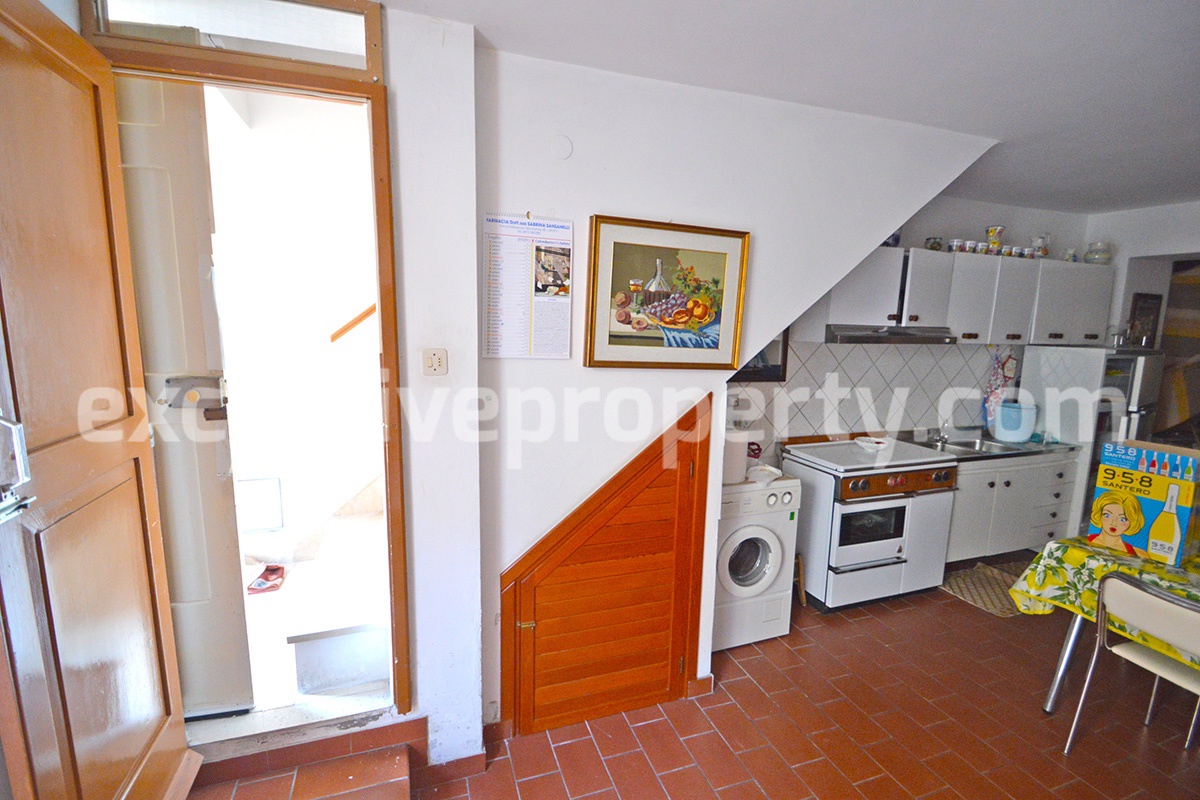 House with terrace for sale 45 min from the Adriatic coast - Italy 4