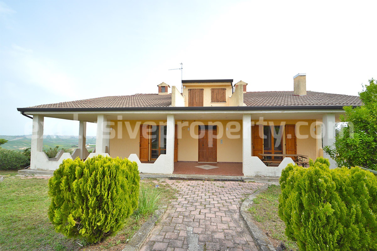 Ready to live in countryside - Villa with panoramic terrace - veranda and land for sale in Furci - Abruzzo - Italy